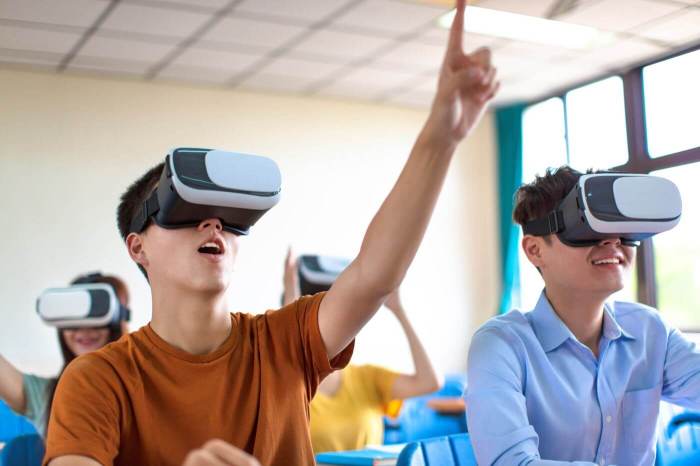 How Virtual Reality is Enhancing the Education Experience