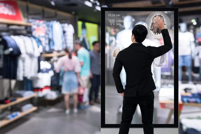 The Role of Augmented Reality in Transforming Retail and Shopping